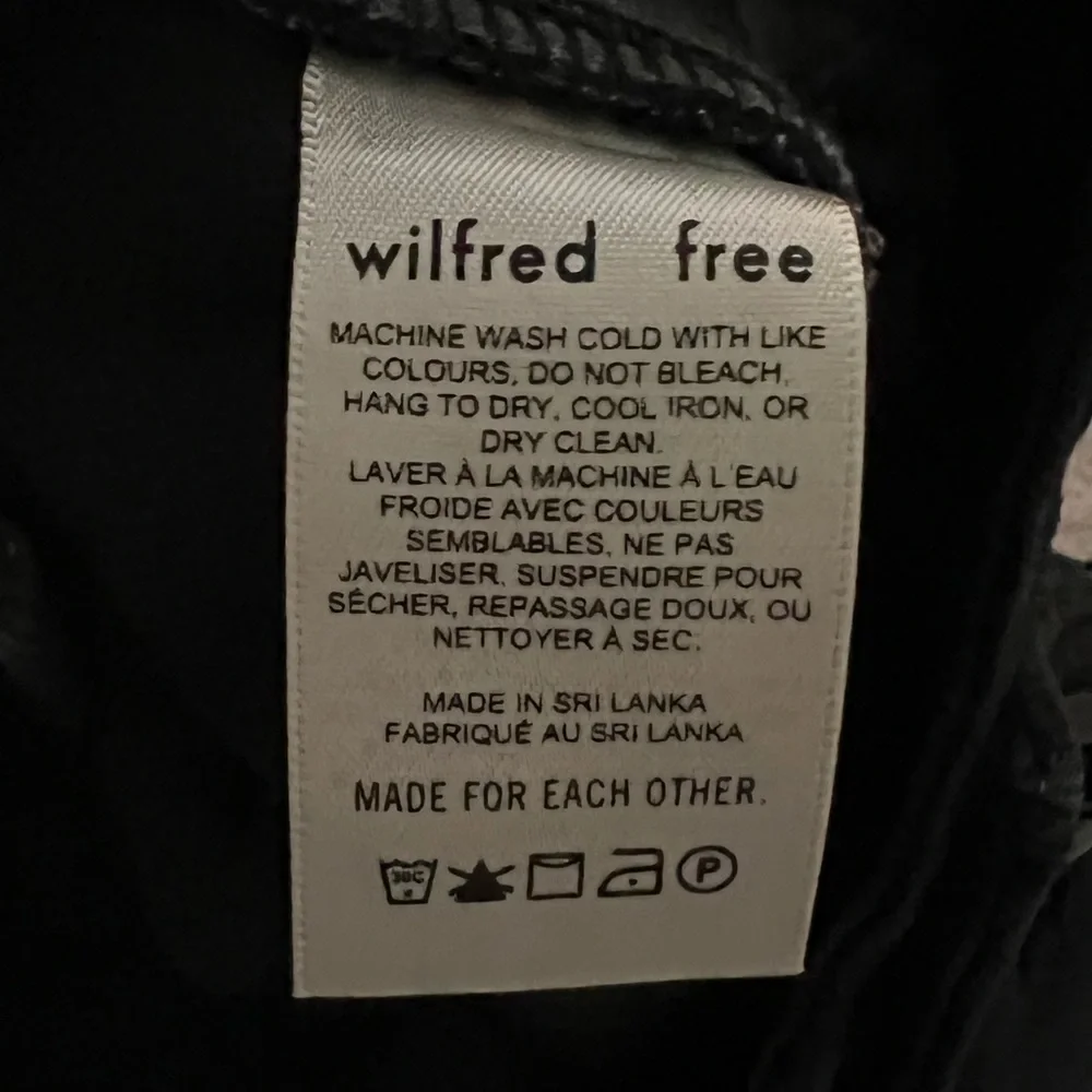 Aritzia Wilfred Free Modern Cargo Pants Black
